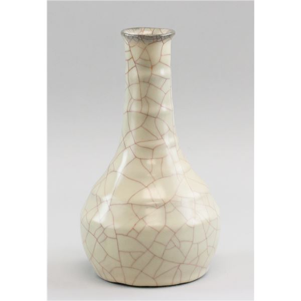 Chinese Guan-type Crackle Vase Mark on Base