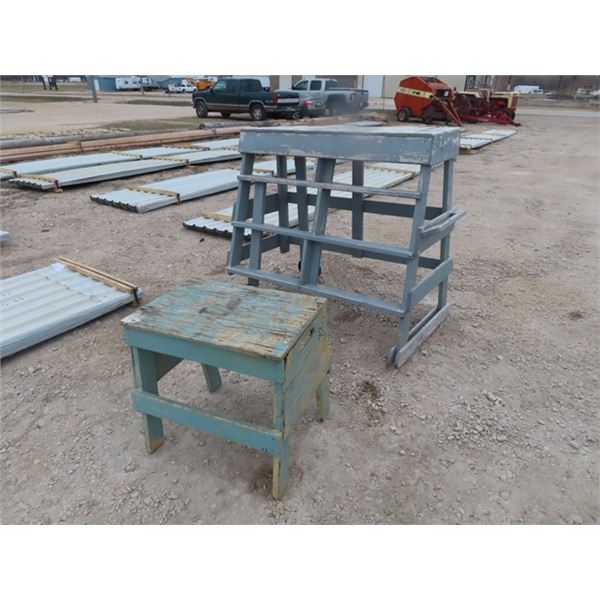 (DWT) 2 Wood Stands -1) Portable