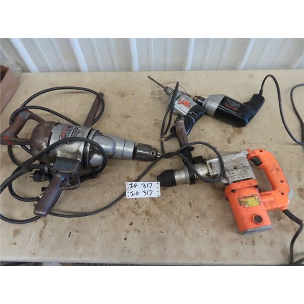 4 Power Tools - B &D 5/8" HD Drill, Hammer Drill, &  2 Small Drilla