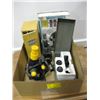Image 1 : BOX WITH 4 SMALL MICROSCOPES, LENSES, ETC.
