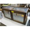 Image 1 : 2 DOOR GLASS DISPLAY CABINET WITH SHELVES. GLASS ON FRONT CRACKED