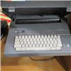 Image 2 : SMITH CORONA SL470 ELECTRIC TYPEWRITER