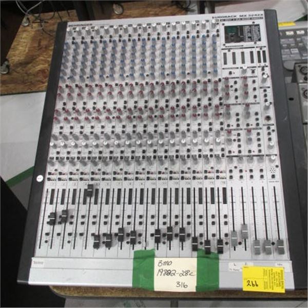 BEHRINGER EURO RACK MX3242X MIXING BOARD