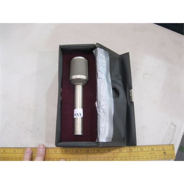 NEUMANN KM86I IN CASE WITH ADAPTER