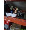 Image 1 : 2 trays of pocket knives, speakers, chicago bears lamp and more