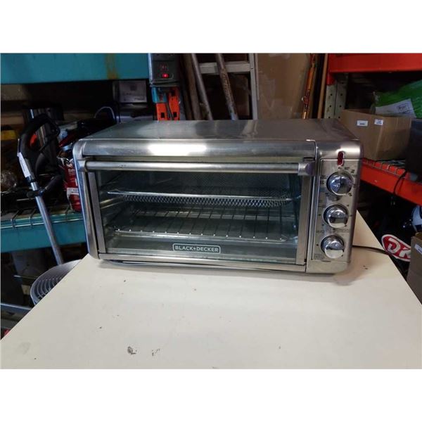 Black and Decker large capacity air fry convection oven working