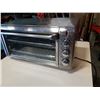 Image 2 : Black and Decker large capacity air fry convection oven working