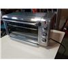 Image 2 : Black and Decker large capacity air fry convection oven working