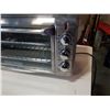 Image 2 : Black and Decker large capacity air fry convection oven working