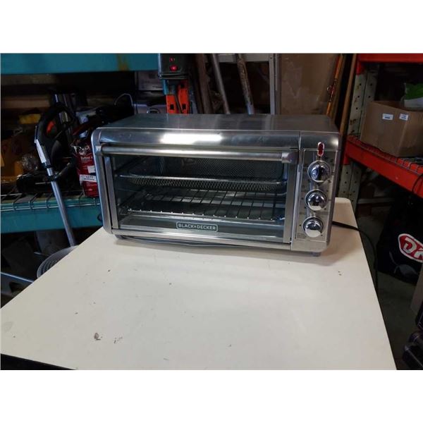 Black and Decker large capacity air fry convection oven working