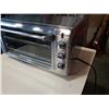 Image 2 : Black and Decker large capacity air fry convection oven working