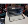 Image 3 : Black and Decker large capacity air fry convection oven working