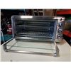 Image 4 : Black and Decker large capacity air fry convection oven working