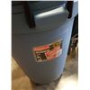 Image 4 : RUBBERMAID ROUGHNECK ROLLING GARBAGE CAN