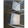 Image 5 : 2 METAL STANDS