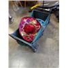 Image 2 : Green folding wagon and sombreros
