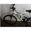 Image 2 : WHITE NEXT DISCONNECT BIKE