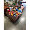 Image 1 : BOX OF KNITTED DOLLS