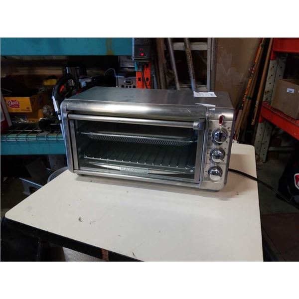 Black and Decker large capacity air fry convection oven working