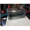 Image 3 : Black and Decker large capacity air fry convection oven working