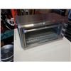 Image 2 : Black and Decker large capacity air fry convection oven working