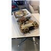 Image 1 : TRAY OF CLOCK PARTS