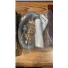 Image 3 : MAGIC MESH HANDS FREE SCREEN DOOR AND BLACK AND DECKER LIGHT