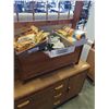 Image 1 : 3 trays of tools new vacuum belts and filters