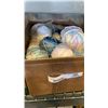 Image 3 : 2 BOXES OF YARN AND FIGURES