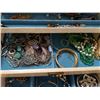 Image 3 : JEWELRY BOX WITH CONTENTS