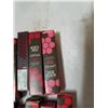 Image 5 : LOT OF BURTS BEES LIPSTICK
