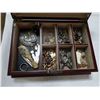 Image 2 : JEWELRY BOX WITH CUFFLINKS, RINGS, COLLECTABLES