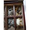 Image 3 : JEWELRY BOX WITH CUFFLINKS, RINGS, COLLECTABLES