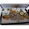 Image 2 : LOT OF PENDANTS, BROOCHES AND EARRINGS