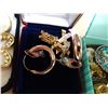 Image 3 : LOT OF PENDANTS, BROOCHES AND EARRINGS