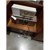 Image 1 : 2 VINTAGE RADIOS DELTEK AND OTHER