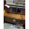 Image 3 : 2 VINTAGE RADIOS DELTEK AND OTHER