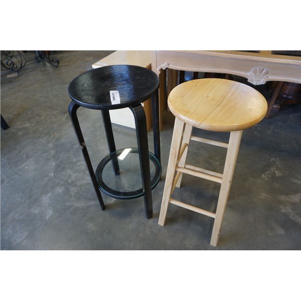 STOOL AND PLANTSTAND