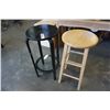 Image 1 : STOOL AND PLANTSTAND