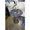Image 1 : METAL BIRD BATH