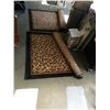 Image 1 : 2 leopard print area carpets