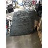 Image 1 : 5 FOOT 6 GREEN SHAG AREA CARPET