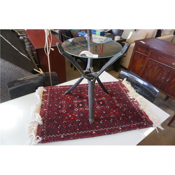 SMALL WOVEN CARPET AND GLASSTOP CARVED WOOD ENDTABLE