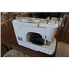 Image 2 : SINGER 8280 SEWING MACHINE - WORKS