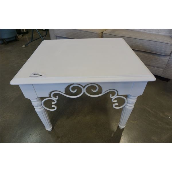 WHITE PAINTED ENDTABLE