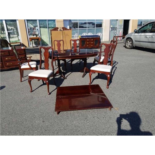 MAHOGANY FINISH DINING TABLE WITH 2 LEAFS AND 6 CHAIRS