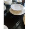 Image 10 : 58 PIECES ROYAL ALBERT VAL D'OR CHINA SET MADE IN ENGLAND