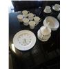 Image 2 : 58 PIECES ROYAL ALBERT VAL D'OR CHINA SET MADE IN ENGLAND