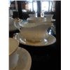 Image 8 : 58 PIECES ROYAL ALBERT VAL D'OR CHINA SET MADE IN ENGLAND