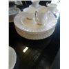 Image 9 : 58 PIECES ROYAL ALBERT VAL D'OR CHINA SET MADE IN ENGLAND